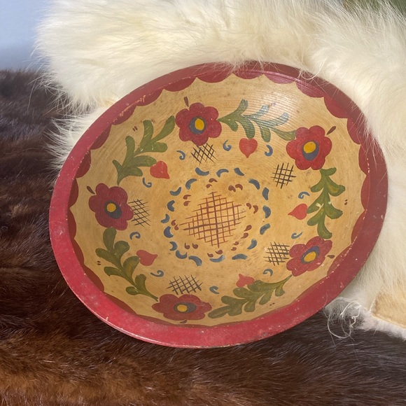 Vintage Red /Tan Tole Painted Wooden Bowl - Picture 3 of 7